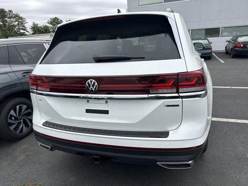 Opal White Pearl 2026 Volkswagen Atlas 2.0T SE w/Technology 4MOTION