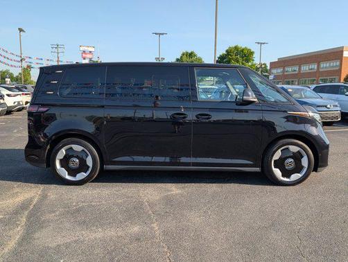 Deep Black Pearl 2025 Volkswagen ID. Buzz Pro S