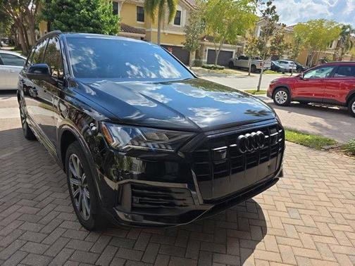 2023 Audi Q7 45 Premium Plus