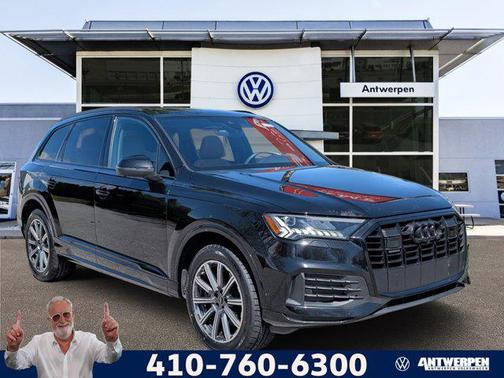 Mythos Black Metallic 2023 Audi Q7 45 Premium Plus