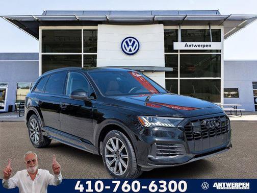 Mythos Black Metallic 2023 Audi Q7 45 Premium Plus