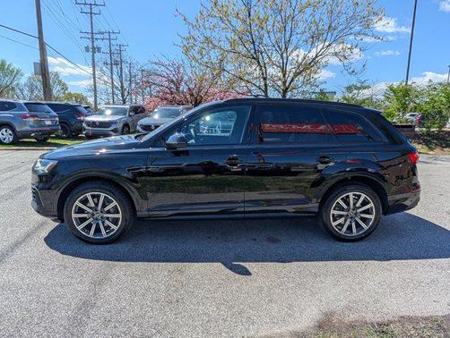 Mythos Black Metallic 2023 Audi Q7 45 Premium Plus