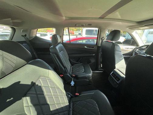 2025 Volkswagen Atlas 2.0T SEL Premium R-Line 4MOTION