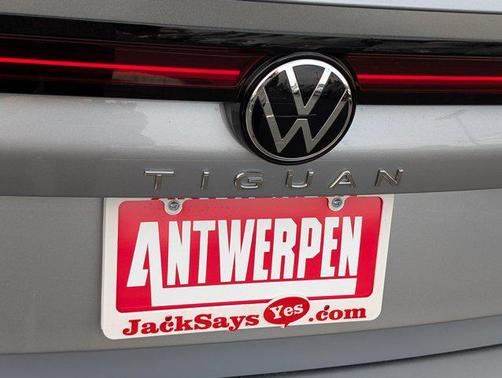 Pyrite Silver Metallic 2026 Volkswagen Tiguan 2.0T SE 4MOTION