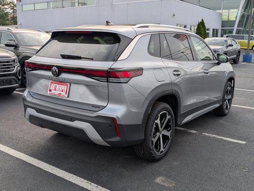 Pyrite Silver Metallic 2026 Volkswagen Tiguan 2.0T SE 4MOTION