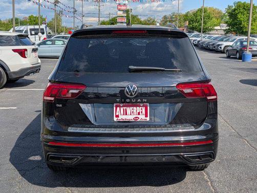 Deep Black Pearl 2022 Volkswagen Tiguan 2.0T SE R-Line Black