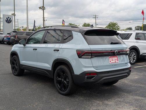 2025 Volkswagen Taos 1.5T SE Black