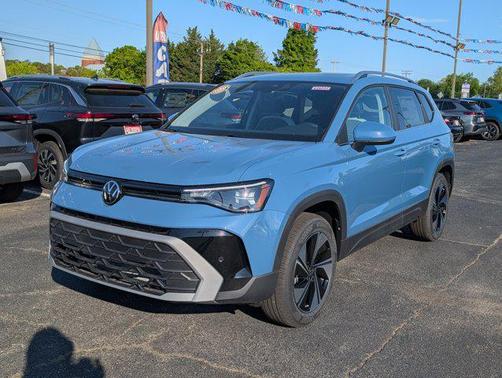 Monterey Blue Pearl 2026 Volkswagen Taos SE
