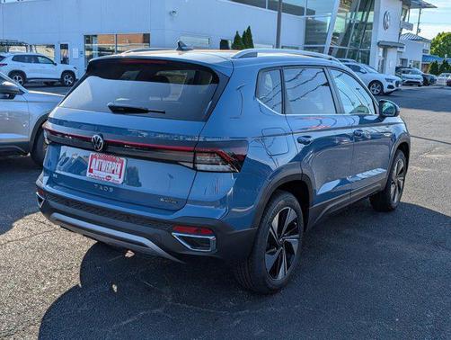 Monterey Blue Pearl 2026 Volkswagen Taos SE