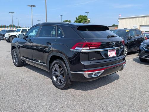 Deep Black 2021 Volkswagen Atlas Cross Sport 3.6L V6 SE w/Technology R-Line