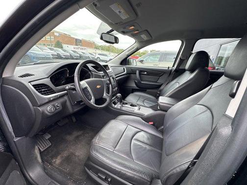 Mosaic Black Metallic 2017 Chevrolet Traverse 2LT