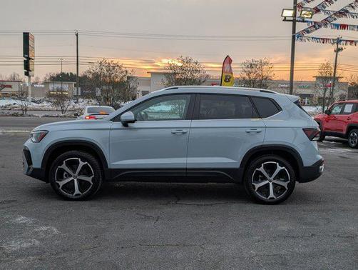 2025 Volkswagen Taos 1.5T SEL