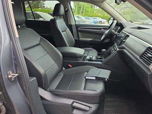 Platinum Gray Metallic 2023 Volkswagen Atlas 3.6L SE w/Technology