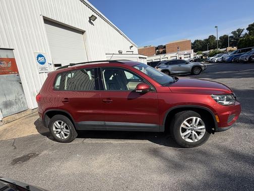 Wild Cherry Metallic 2016 Volkswagen Tiguan S
