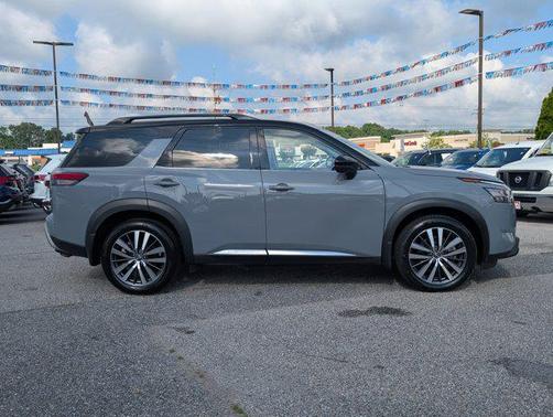2022 Nissan Pathfinder Platinum 4WD