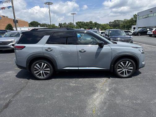 2022 Nissan Pathfinder Platinum 4WD