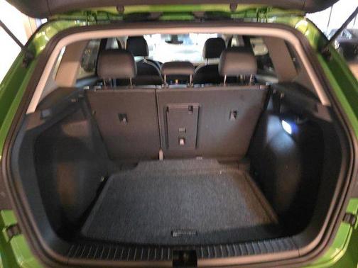 2025 Volkswagen Taos SE Black