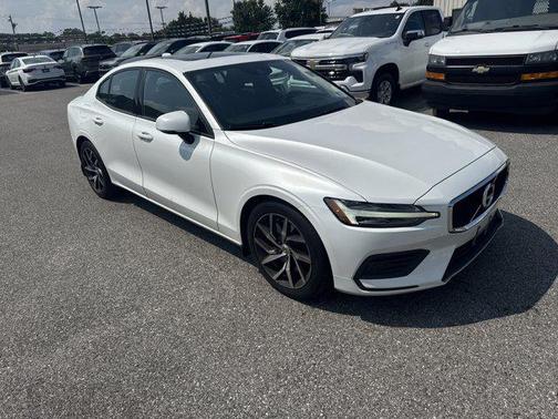 2020 Volvo S60 T6 Momentum