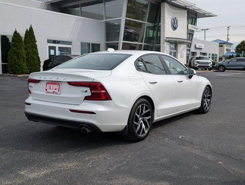 2020 Volvo S60 T6 Momentum