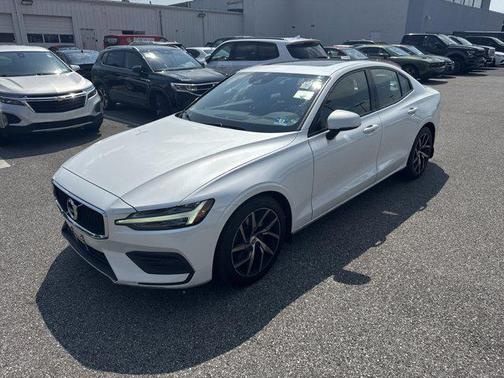 2020 Volvo S60 T6 Momentum