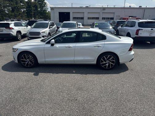 2020 Volvo S60 T6 Momentum