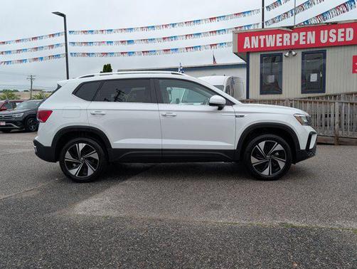 2024 Volkswagen Taos 1.5T SE