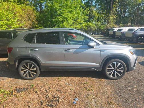 Silver Metallic 2023 Volkswagen Taos 1.5T SE