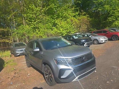 Silver Metallic 2023 Volkswagen Taos 1.5T SE