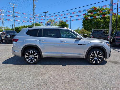 Silver Metallic 2023 Volkswagen Atlas 3.6L SEL Premium
