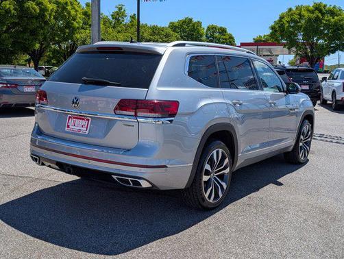 Silver Metallic 2023 Volkswagen Atlas 3.6L SEL Premium