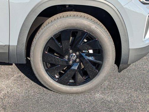 2025 Volkswagen Atlas 2.0T SE w/Technology 4MOTION