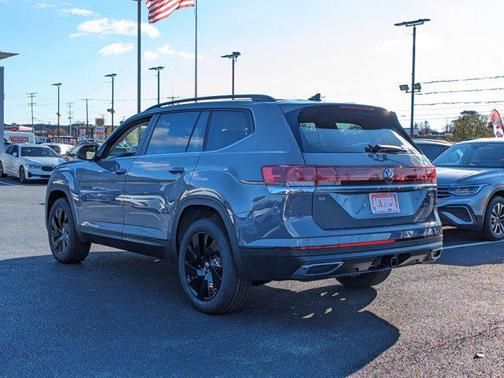 2025 Volkswagen Atlas 2.0T SE w/Technology 4MOTION