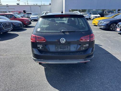 2017 Volkswagen Golf Alltrack TSI S