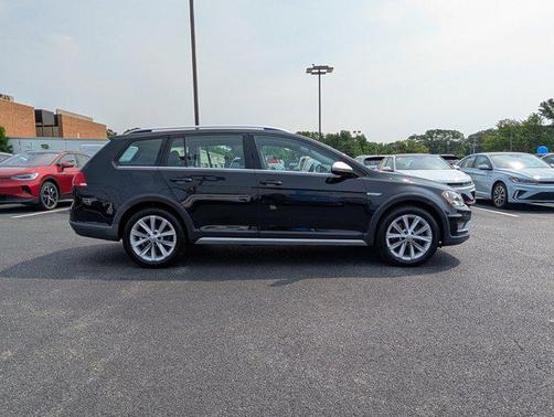 2017 Volkswagen Golf Alltrack TSI S