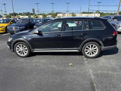 2017 Volkswagen Golf Alltrack TSI S