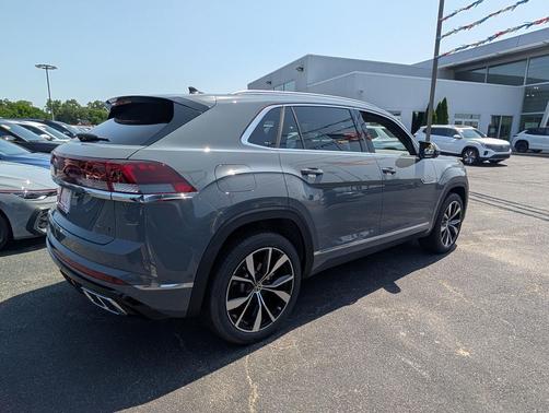 pure gray 2026 Volkswagen Atlas Cross Sport 2.0T SEL Premium