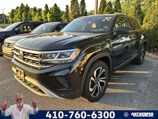 Deep Black Pearl 2022 Volkswagen Atlas Cross Sport 2.0T SEL