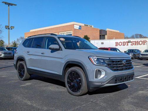 2025 Volkswagen Atlas 2.0T SE w/Technology 4MOTION