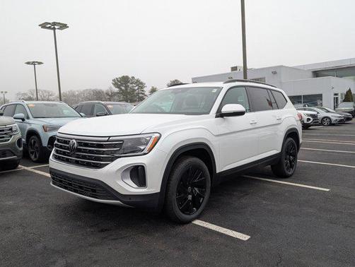 Opal White Pearl 2026 Volkswagen Atlas 2.0T SE w/Technology 4MOTION