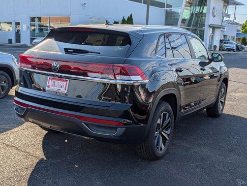 deep black pearl 2026 Volkswagen Atlas Cross Sport 2.0T SE