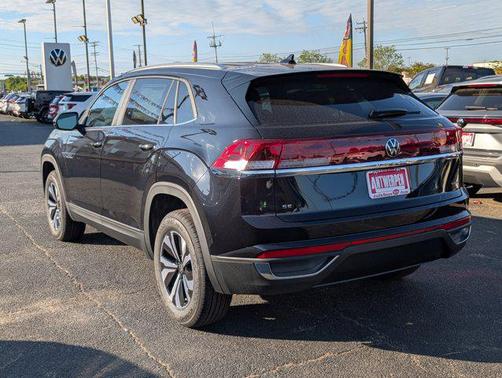 deep black pearl 2026 Volkswagen Atlas Cross Sport 2.0T SE