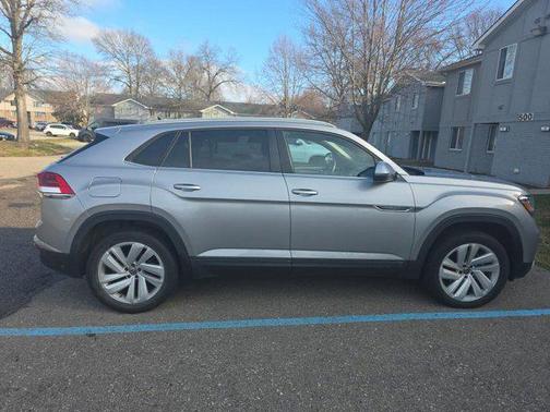 2022 Volkswagen Atlas Cross Sport 3.6L V6 SE w/Technology