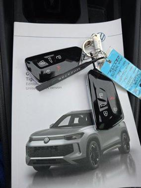 2025 Volkswagen Tiguan 2.0T SE 4MOTION