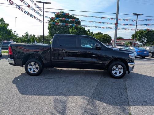 Diamond Black Crystal Pearlcoat 2025 RAM 1500 Big Horn/Lone Star