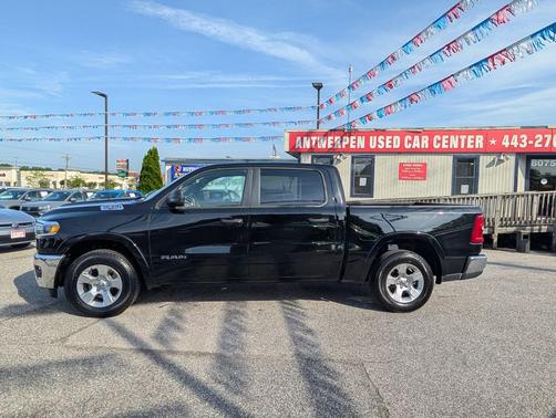 Diamond Black Crystal Pearlcoat 2025 RAM 1500 Big Horn/Lone Star