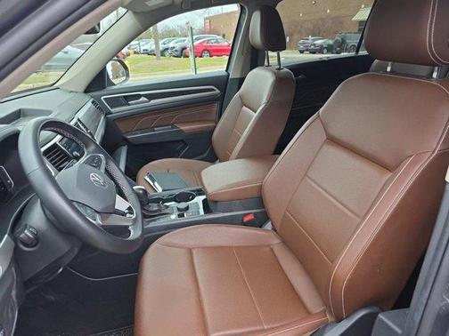 2023 Volkswagen Atlas 3.6L SE w/Technology