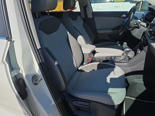 Pure White 2023 Volkswagen Taos 1.5T SE