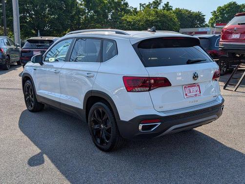 Pure White 2023 Volkswagen Taos 1.5T SE