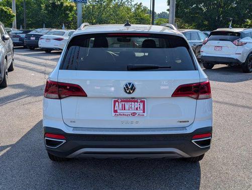 Pure White 2023 Volkswagen Taos 1.5T SE