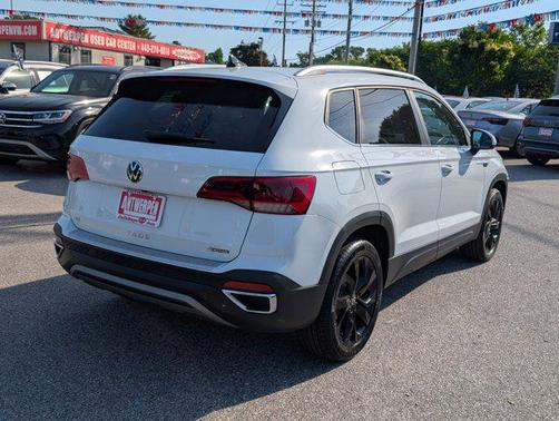 Pure White 2023 Volkswagen Taos 1.5T SE